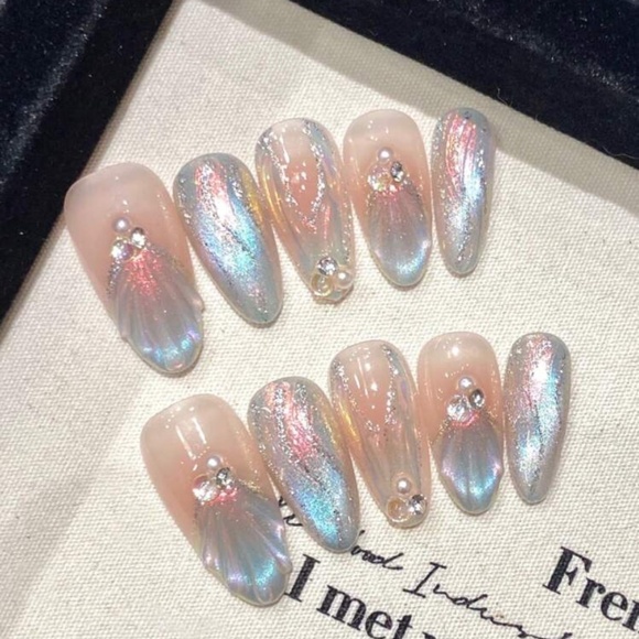 Cute Kawaii Shimmery Cat Eye Shell Sculpted Press On Nail Set - Picture 1 of 5